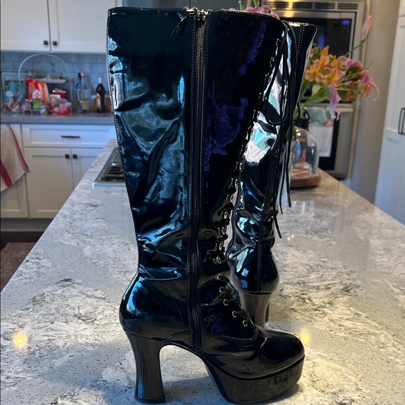 Torrid Black Lace-Up Patent Boots Size 7.5 - Picture 10 of 15